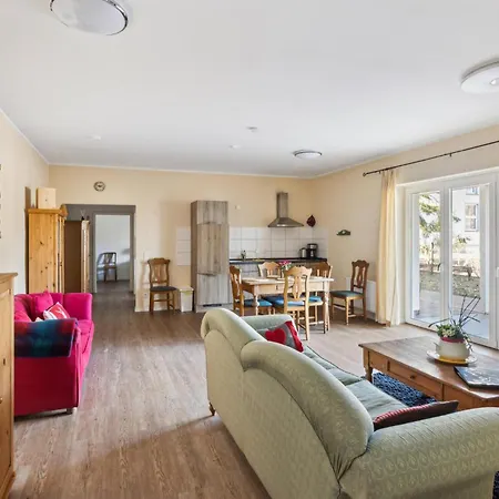 Apartment 2 Bedroom Cozy In